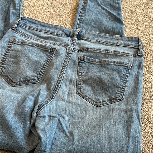 *SOLD* Old Navy Women's Light Blue Jeans, Size 8 - Picture 5 of 5